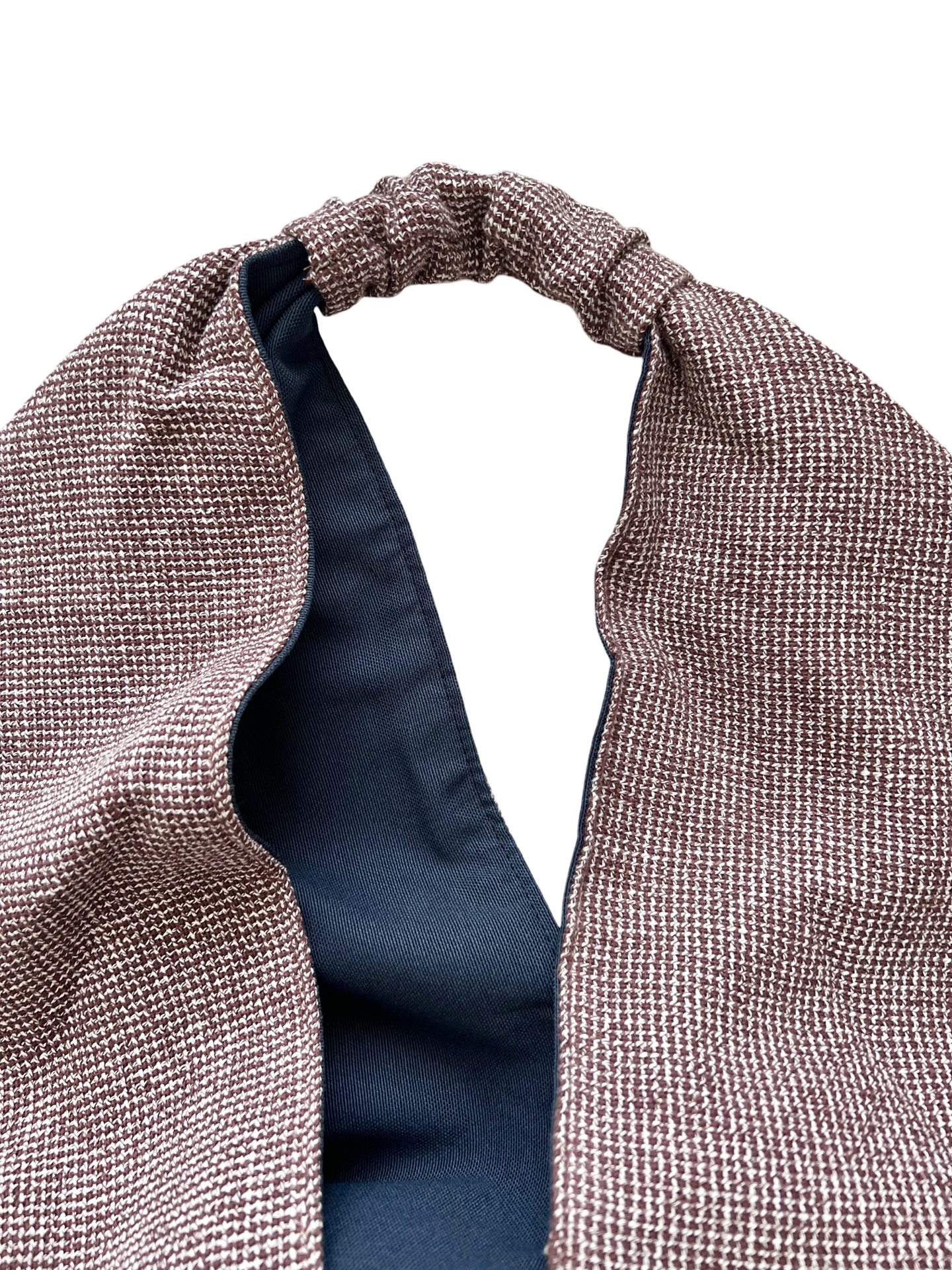 Burgundy/white linen/cotton large origami bag handmade in Turkey, Esra Kayira brand, detail.