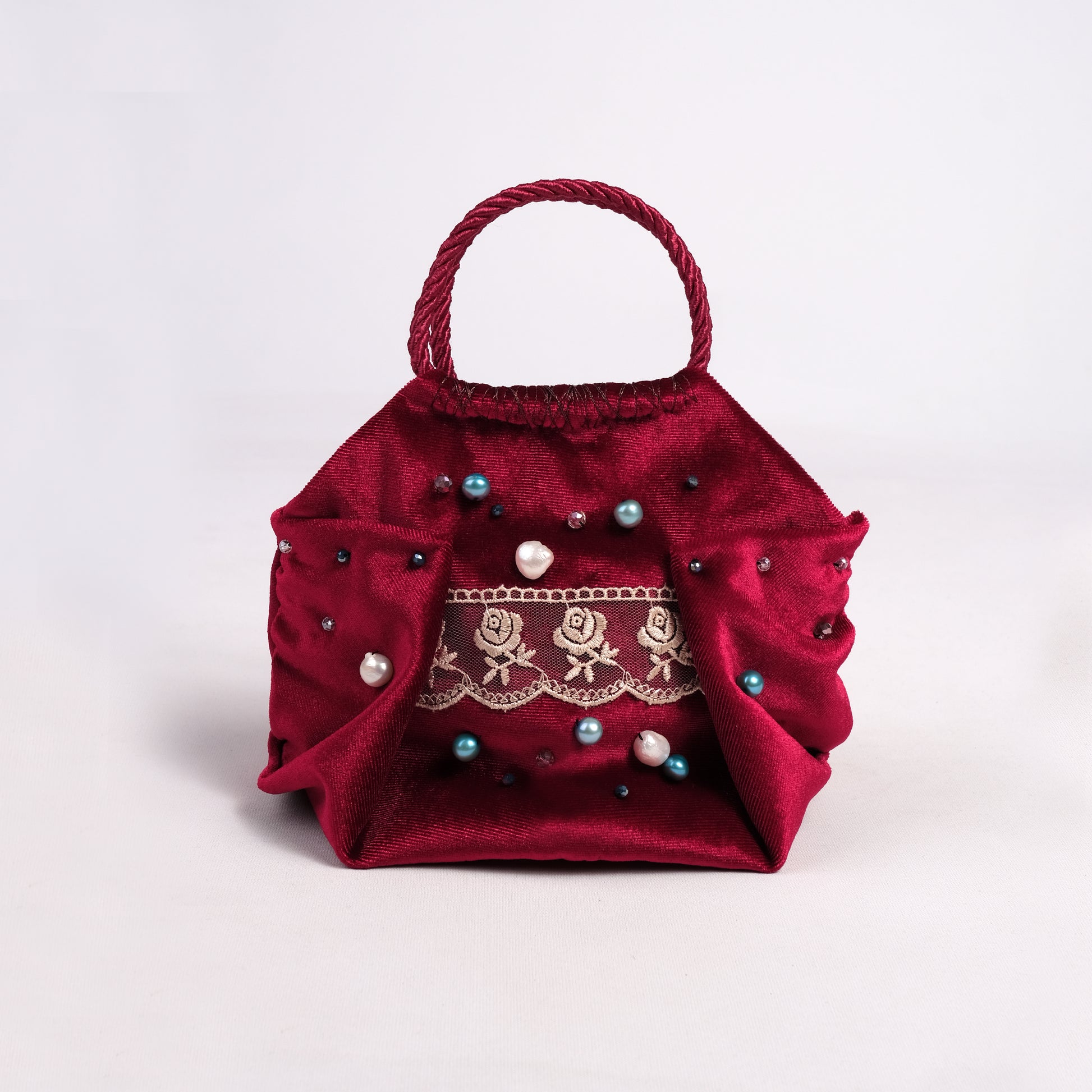 Mini lace and pearl bag handmade in Turkey by Esra Kayıra