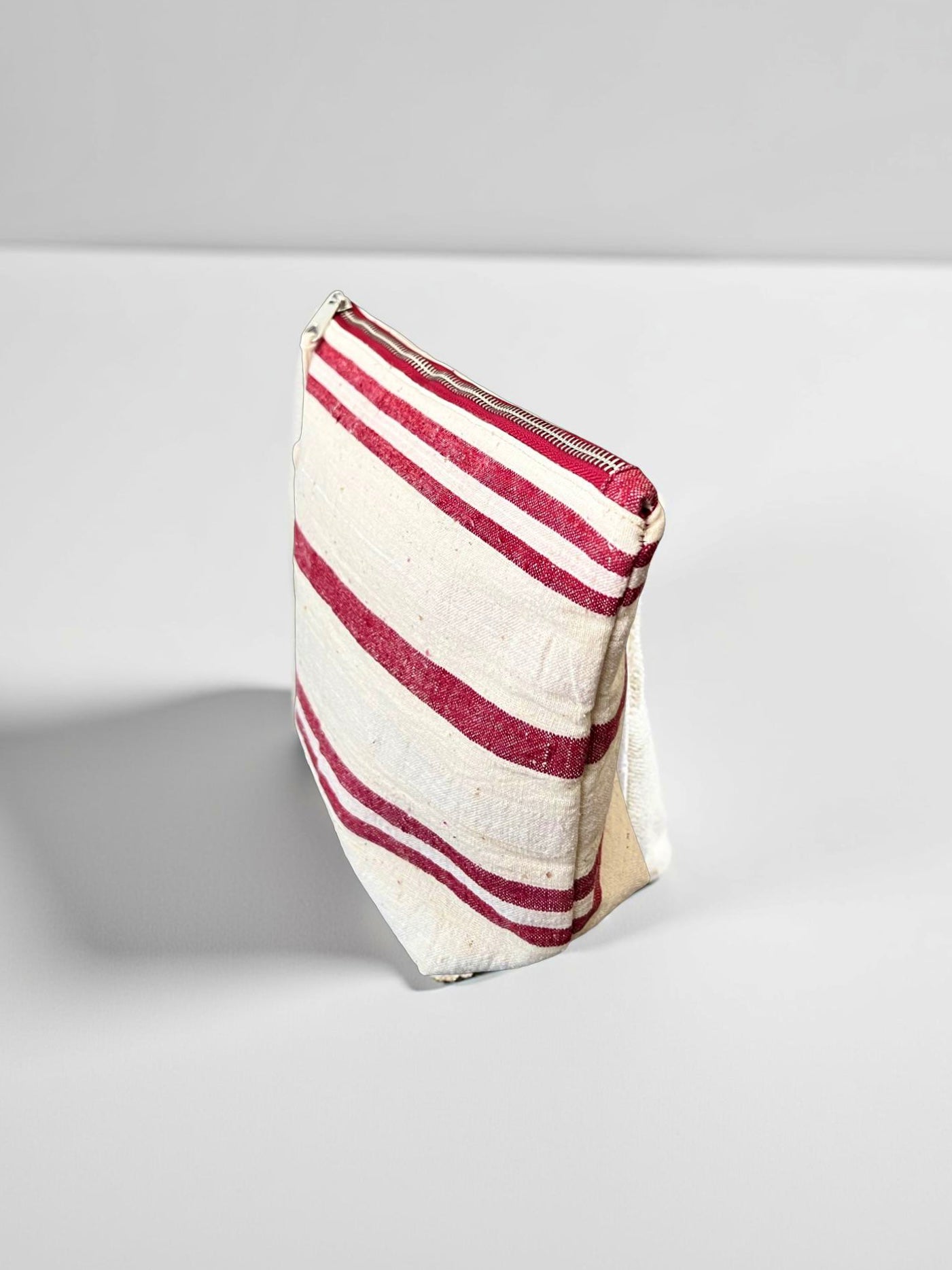 Red, white striped Kandıra fabric clutch handmade in Turkey by Esra Kayıra brand.
